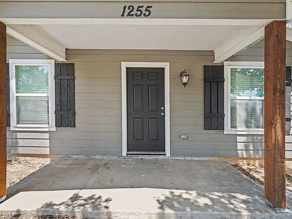 4th image of 1255 E Davis Ave