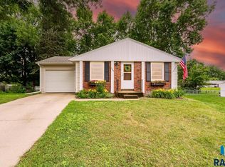3308 S Poplar Pl, Sioux Falls, SD 57105