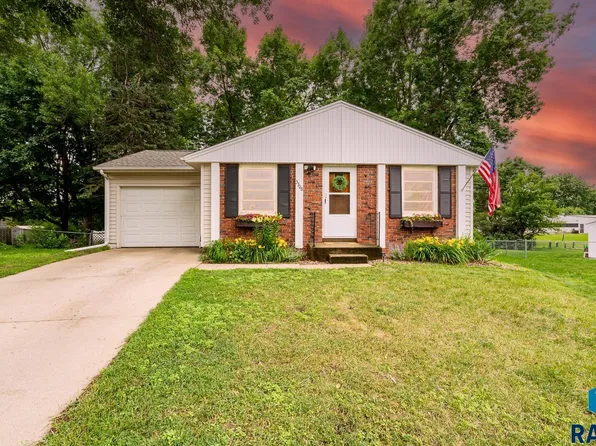 3308 S Poplar Pl, Sioux Falls, SD 57105