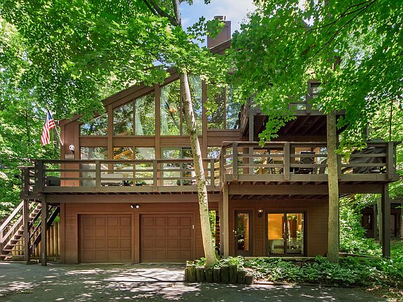 2nd image of 388 Hickory Ln