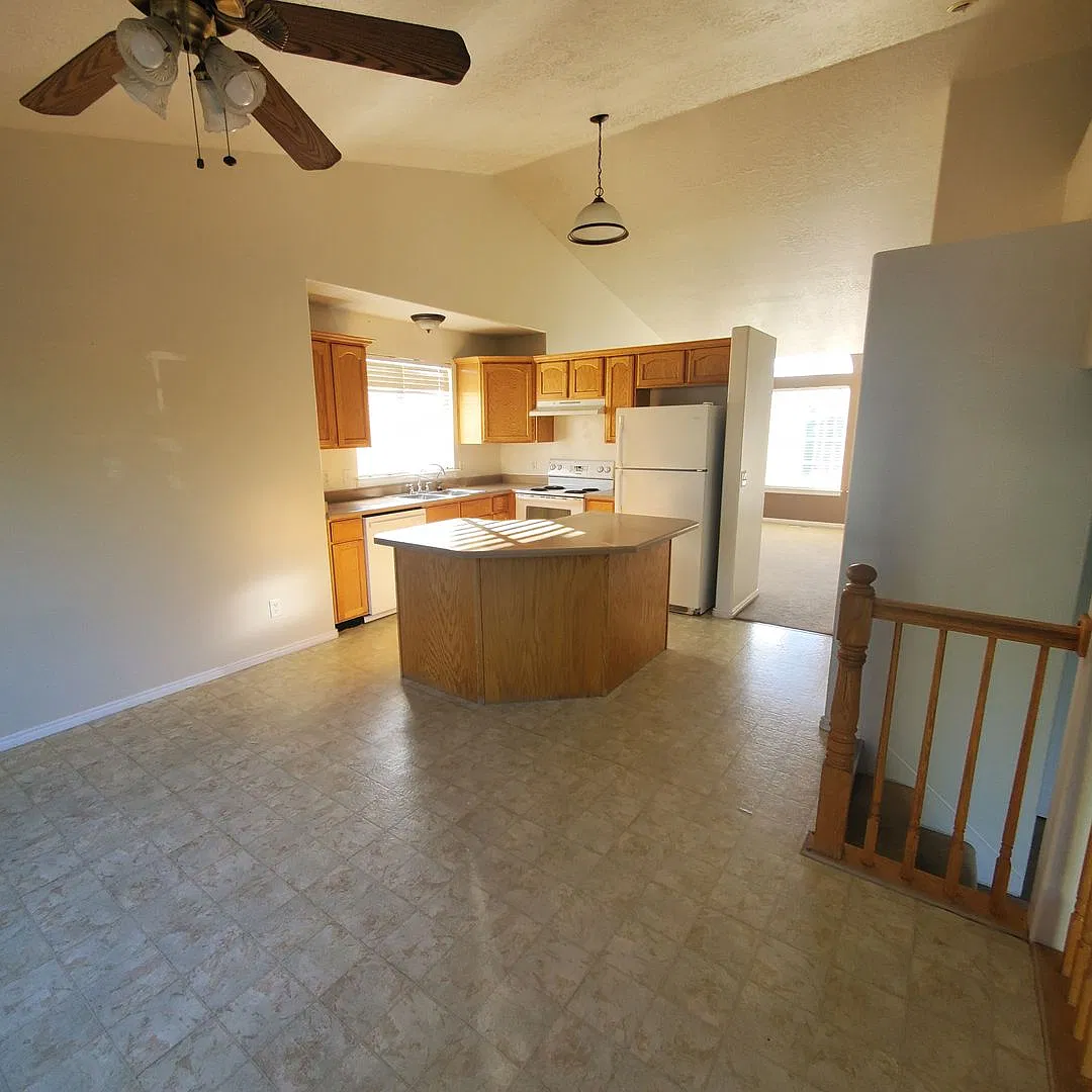 5 Bedroom South West Home — Photo 4