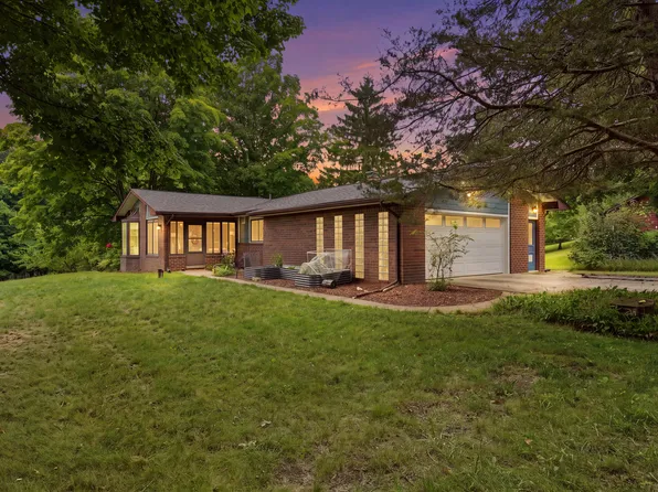 13489 Hyde Rd, Hartland, MI 48353