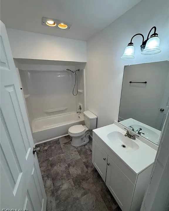 2708 Broadway #5