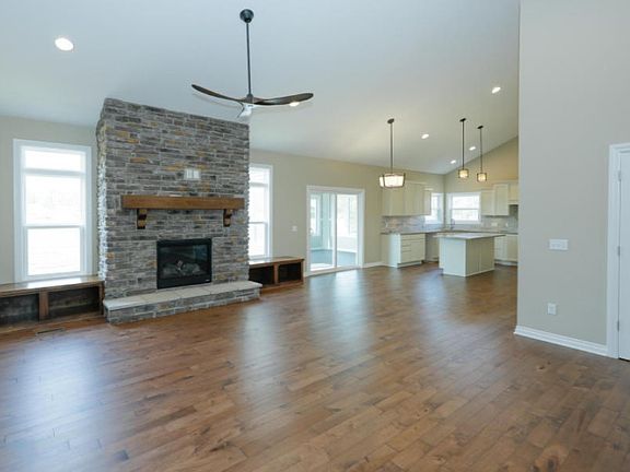 4th image of 9413 W P Q Ave