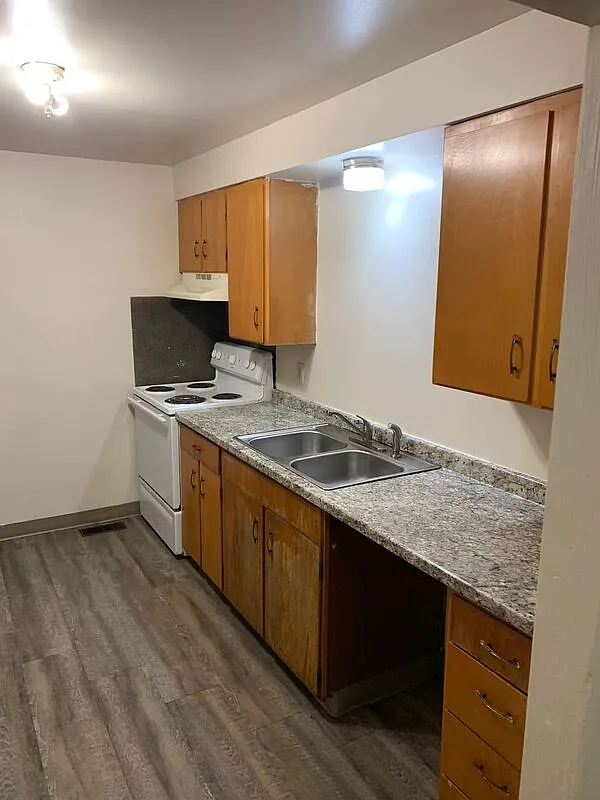 624 W Yakima St — Photo 2