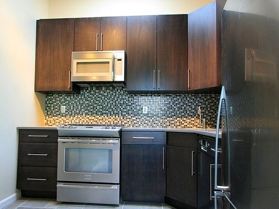 4th image of 93 Barrow St APT 5