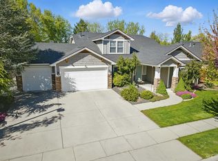 922 E Kaibab Trail Dr, Meridian, ID 83642