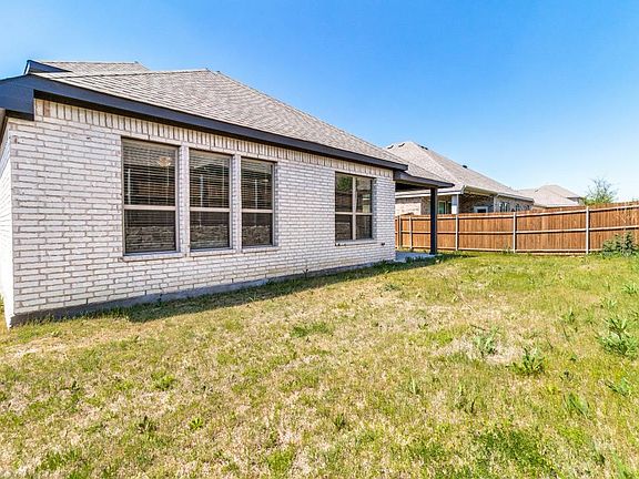 2nd image of 4016 Mockingbird Ln