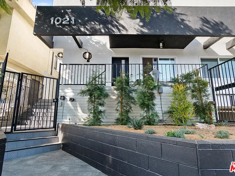 1021 N Genesee Ave #4 — Photo 17