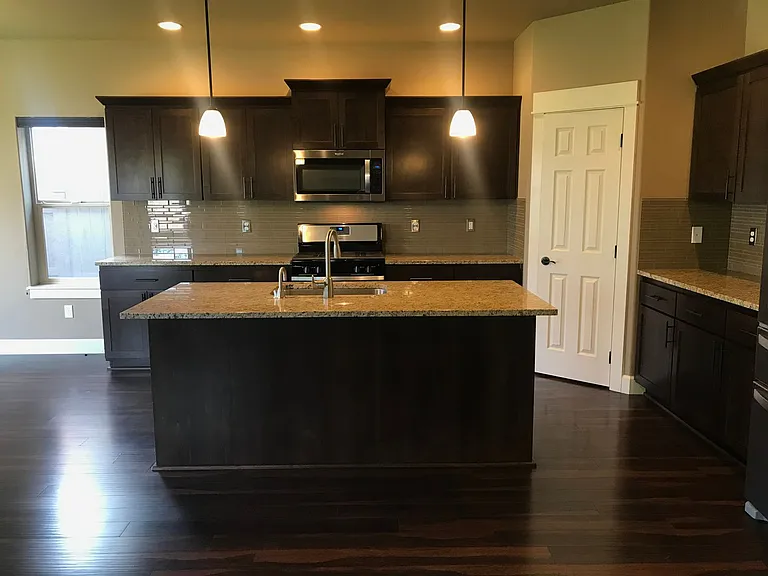 3527 NE Crystal Springs Dr — Photo 6