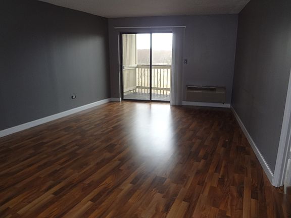 3rd image of 1700 Wedgewood Dr APT 414