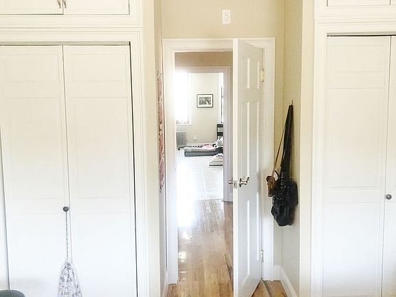 4th image of 377 Vernon Ave #2R