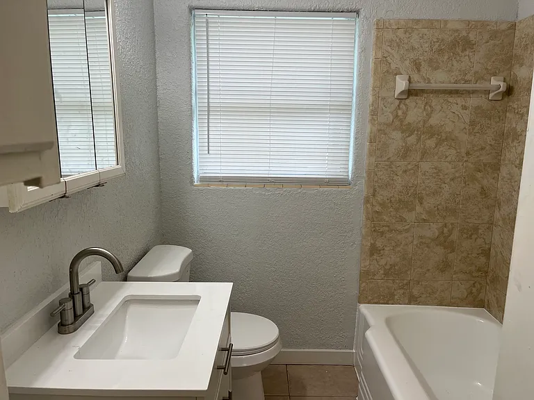 718 E Anderson St — Photo 11