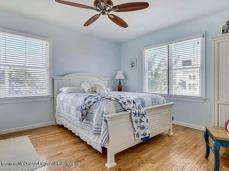 2023 Bay Blvd — Photo 4