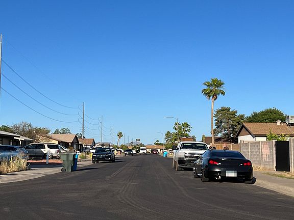 5th image of 3228 W Villa Theresa Dr