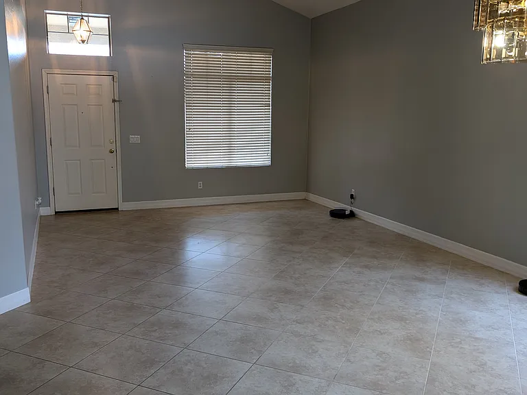 1831 S 105th Dr — Photo 3