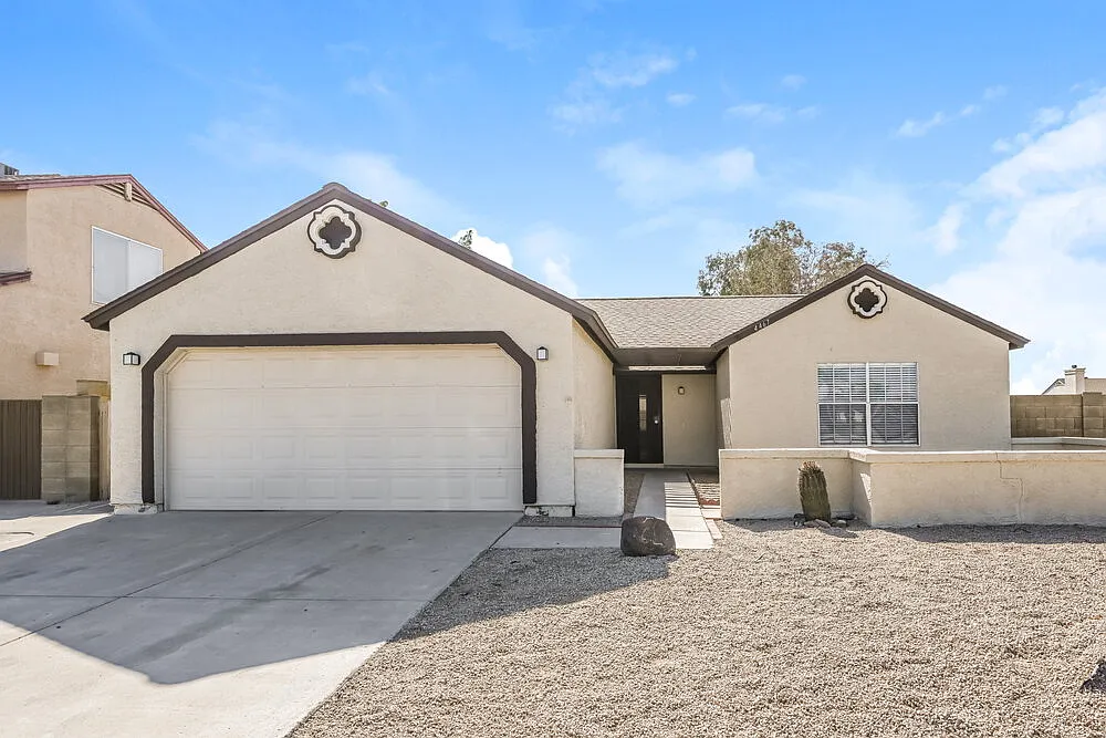 3 bed, 2.0 bath, 1314 sqft, $2,135 — Photo 1