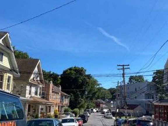 Exterior Neighborhood (street photo)