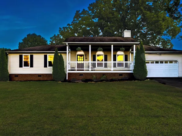 146 W McElhaney Rd, Taylors, SC 29687