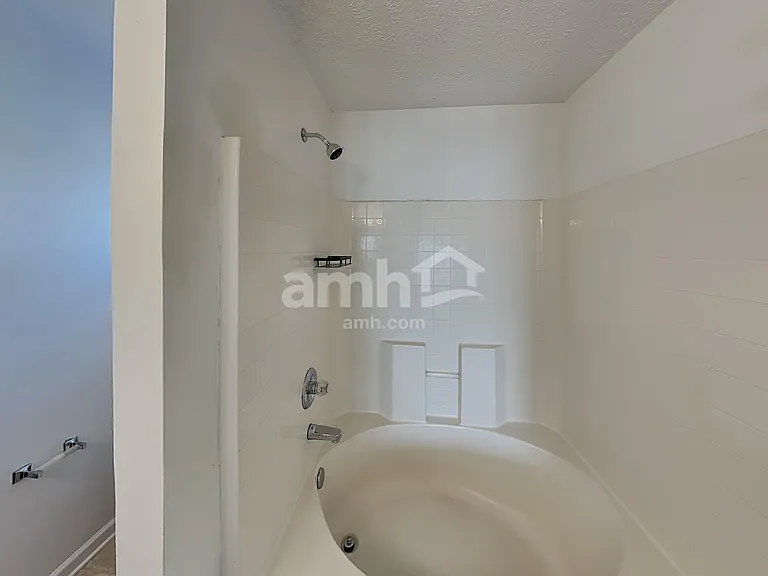 2126 Burgess Ln — Photo 12