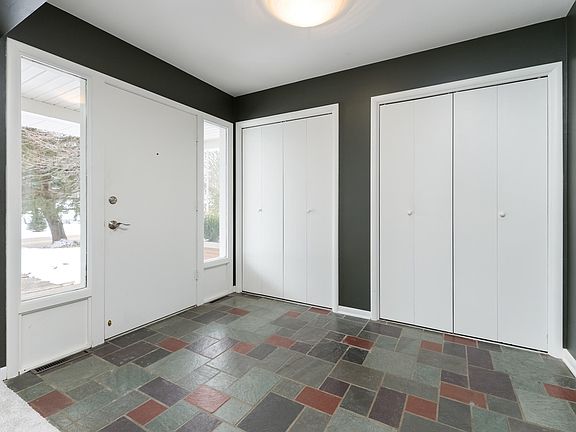 3rd image of 4113 Bronson Blvd
