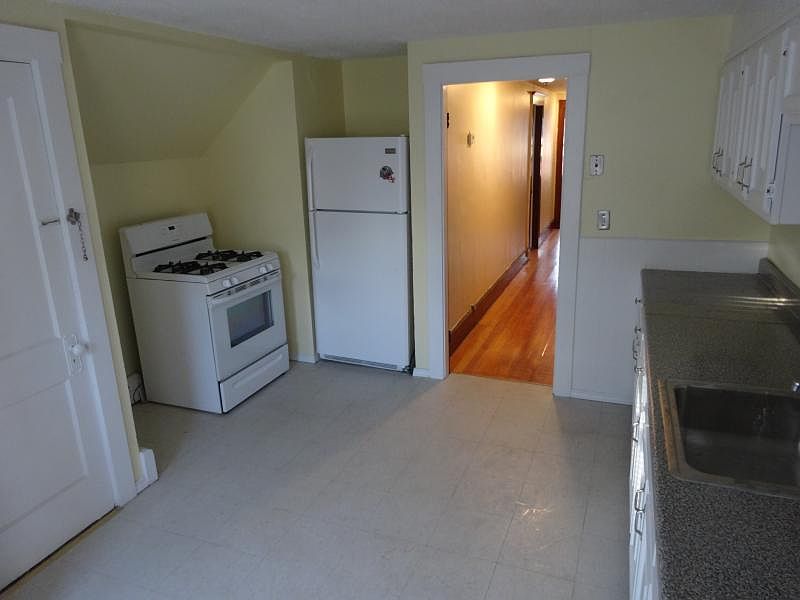 2nd image of 92 Hobart St #Lm1