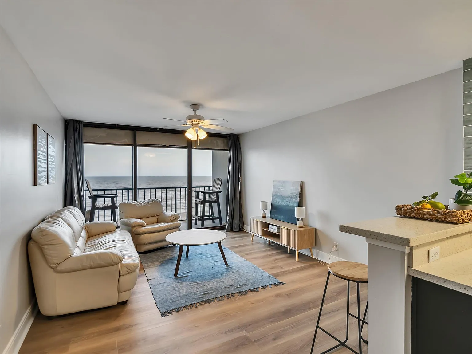 1 bed, 1.0 bath, 522 sqft, $2,400 — Photo 2