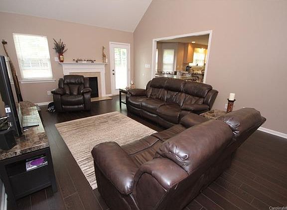 5th image of 132 Birchwood Ct