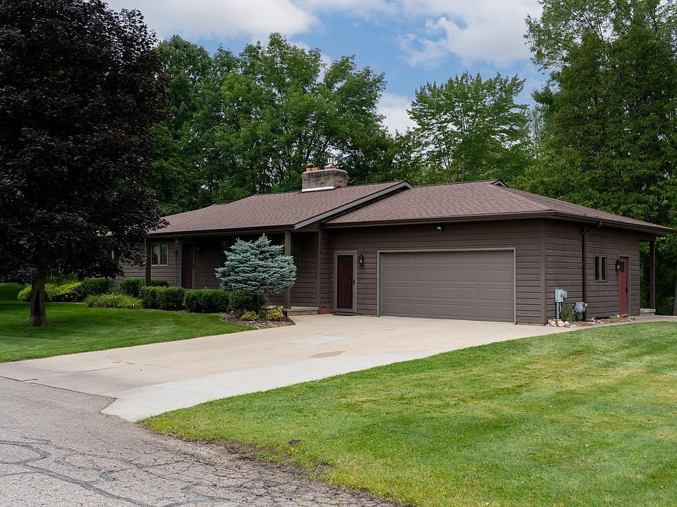 1st image of 775 Meadowbrook Dr