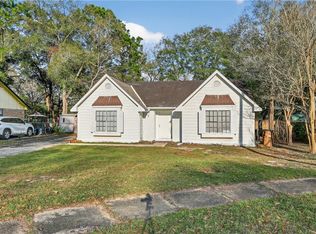 859 Country Ct, Mobile, AL 36695