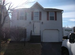 9 Wicken Sq, Albany, NY 12205