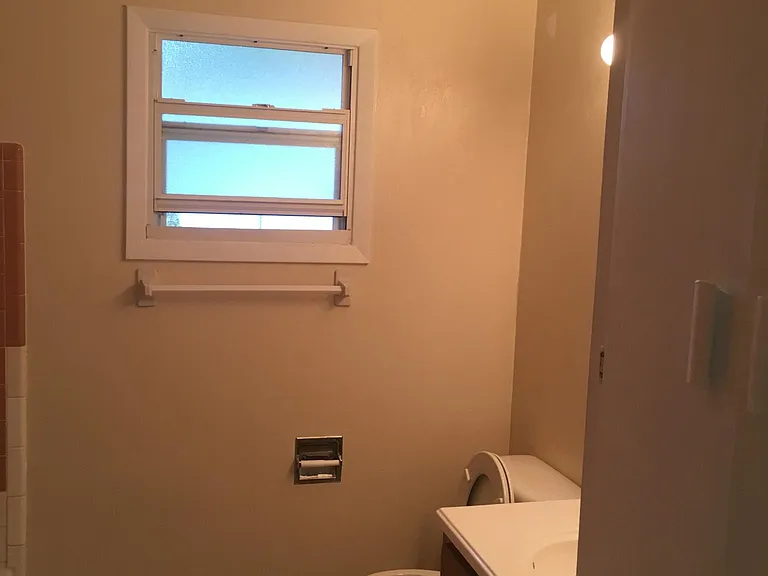2932 NE 10th Dr — Photo 5