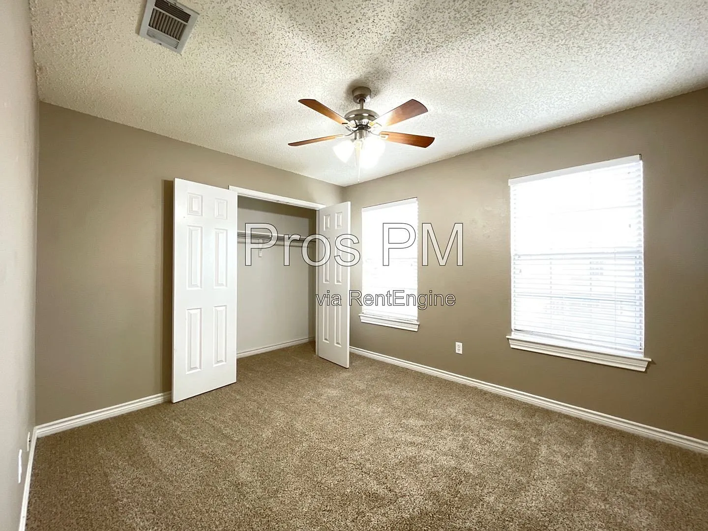 4 bed, 2.5 bath, 2700 sqft, $2,800 — Photo 2