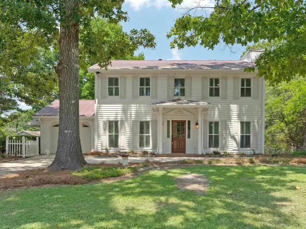762 Oak Dr E, Trussville, AL 35173