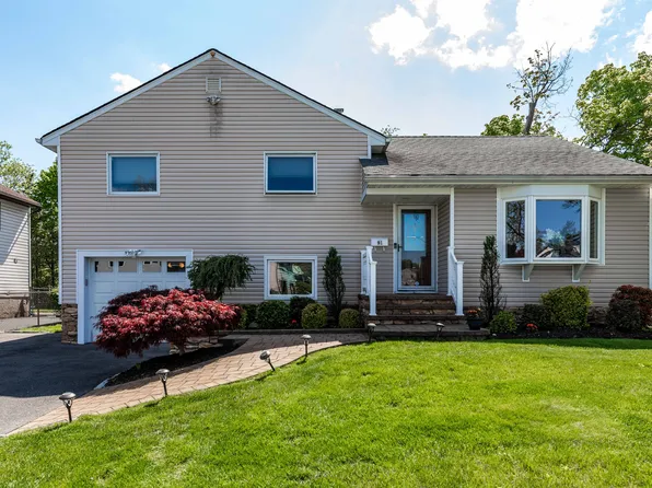 91 Circle Dr, Syosset, NY 11791