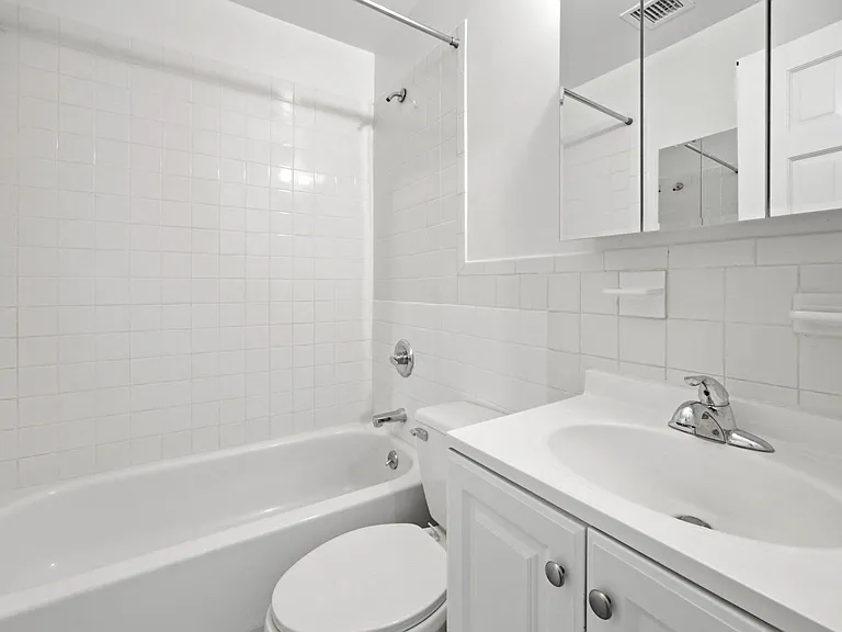 88 Fulton St #L6 — Photo 12