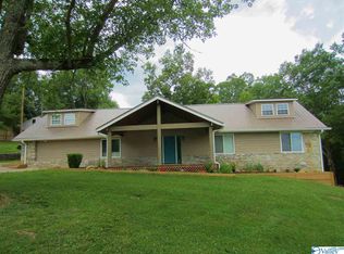225 Wallace Dr, Fayetteville, TN 37334