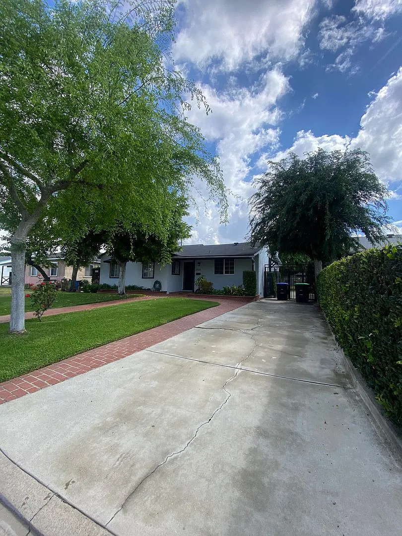 Building Photo - 4830 N Brightview Dr