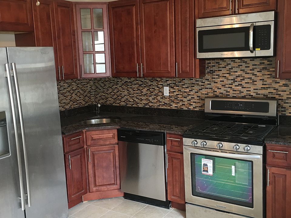 2nd image of 20-22 E 51st St