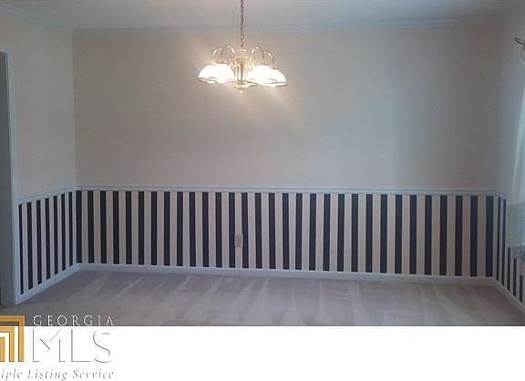 4th image of 585 Oberlochen Way