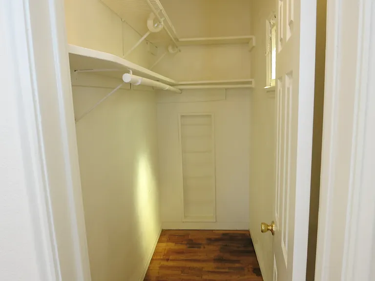 711 W Clark St — Photo 12