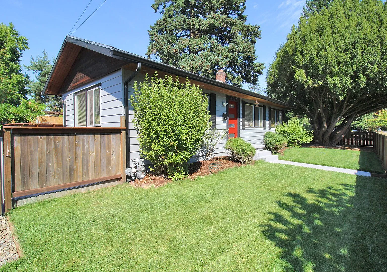 Fantastic Remodeled 3 Bedroom/2 Bath Mid-Century Home In Desirable Woodstock — Photo 3