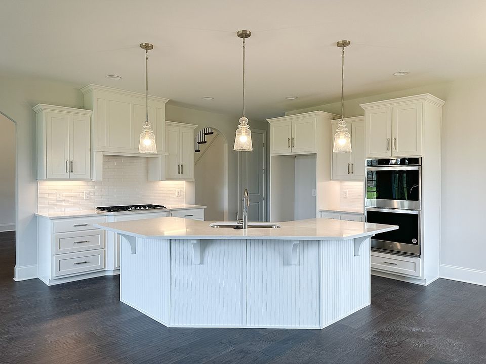 1st image of 358 Broughton St Lot 92
