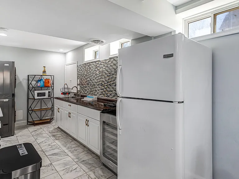 8312 Telegraph Rd — Photo 11