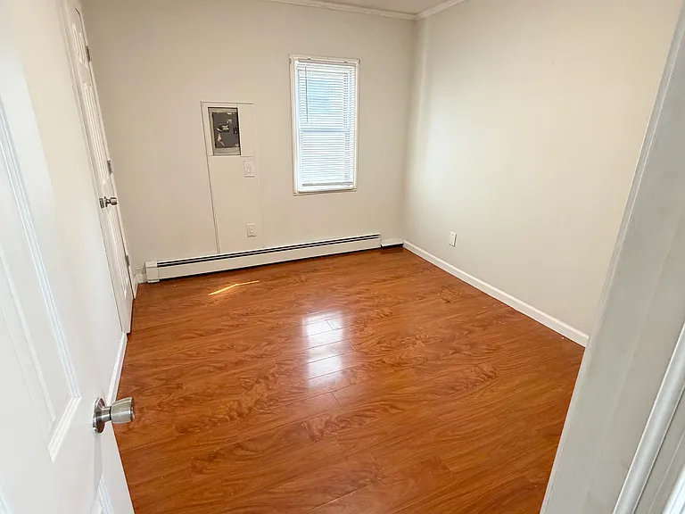 392 Madison Ave — Photo 15