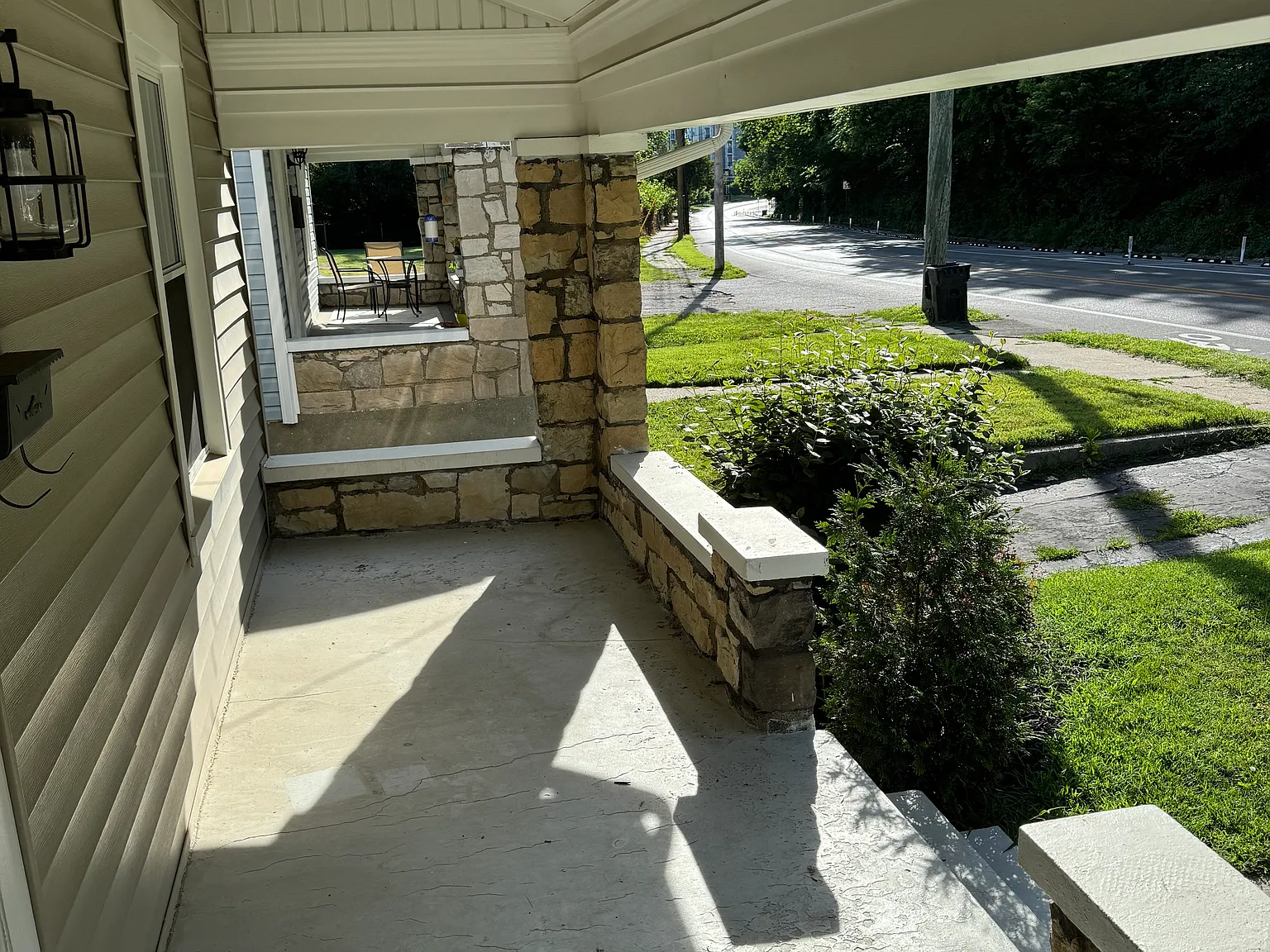3 bed, 1.5 bath, 1260 sqft, $1,895 — Photo 2