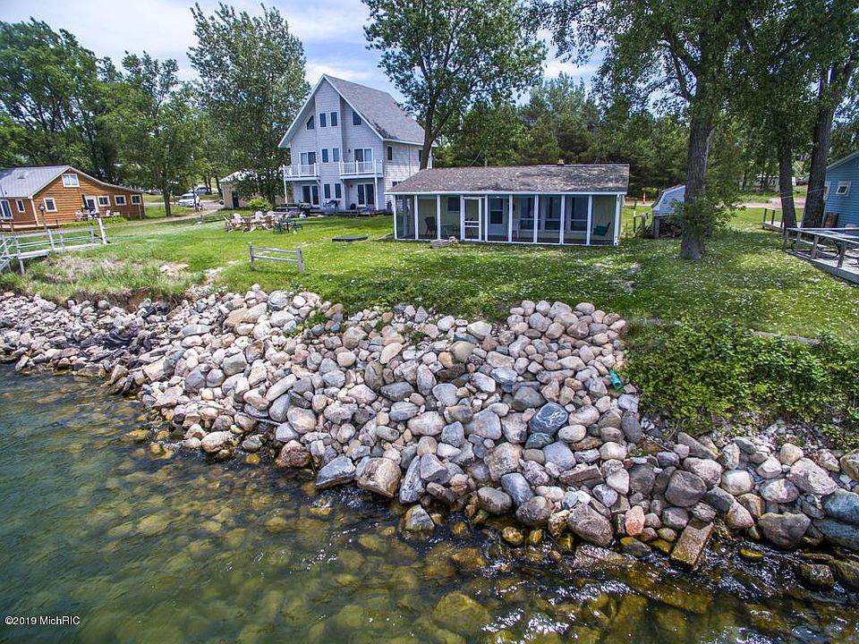 1st image of 2855 N Lakeshore Dr