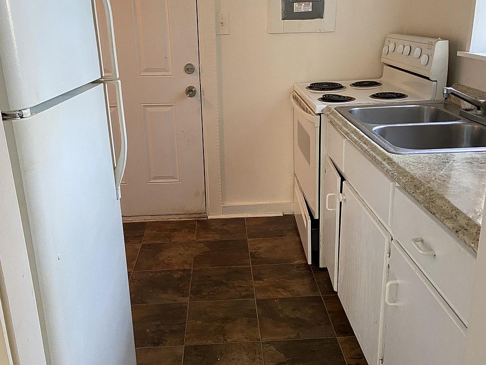2nd image of 2434 Knox Dr