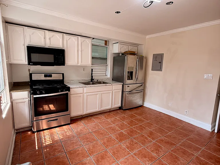 349 Highland Ave #2 — Photo 1