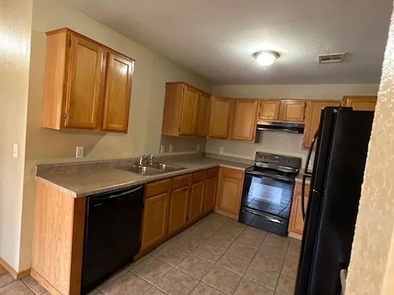 2725 Ponchartrain St — Photo 5